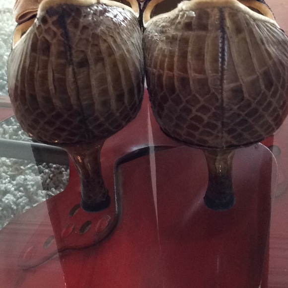 Reptile skin Pumps with velvet bow - Picture 3 of 4